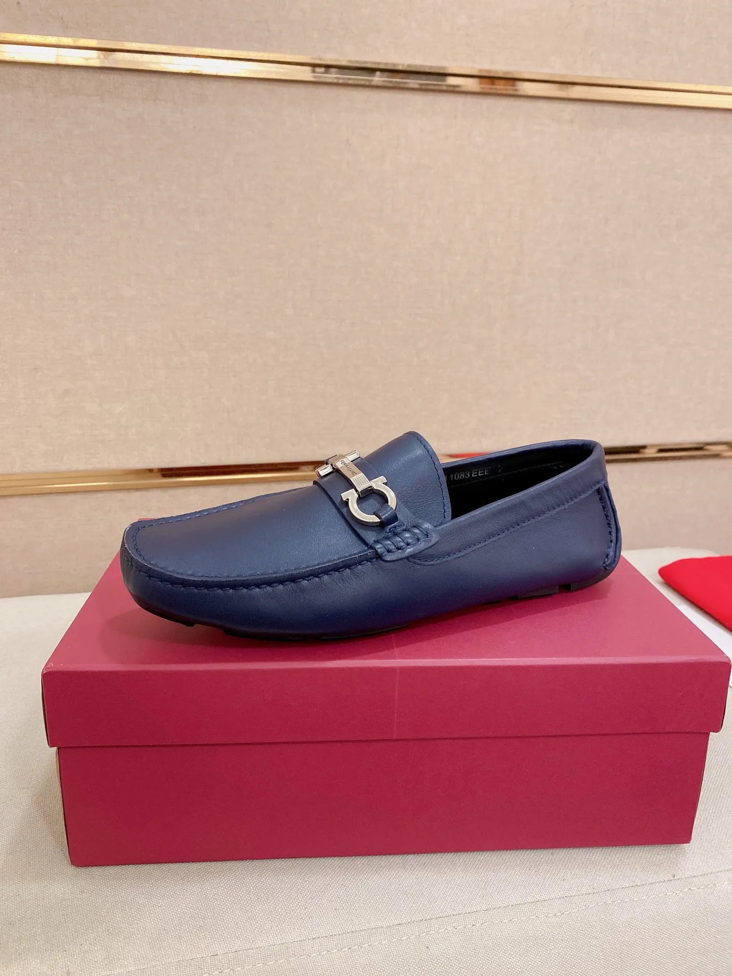 Men's shoes💰: 540💰High-end quality! Ferragamo🆕🆕Exclusive hot-selling products in stock🔥🔥New products on the shelves, high-quality Ferragamo men's pea shoes, high-end casual driving shoes, with complete packaging! 💪 💪 Material: imported first-layer pebbled cowhide 🐂 + imported high-quality water-dyed cowhide lining + wear-resistant outsole 👍🏻👍🏻 Features: high-end and comfortable, purely handmade 🚀 🚀 Create the perfect shoe that suits you best 🔥 🔥 Size: (38-44) 45 standard size can be customized!